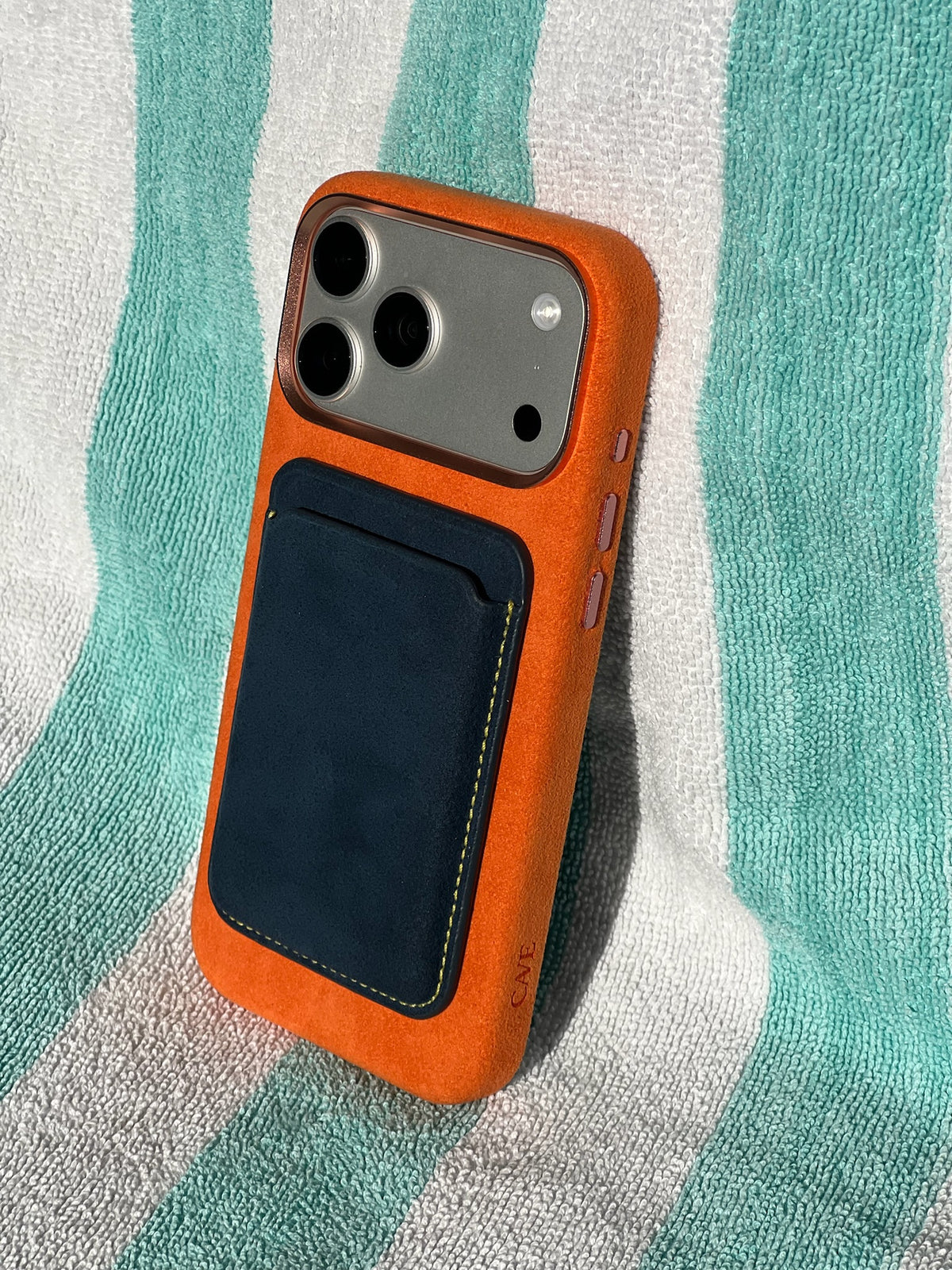 CAVE Alcantara MagSafe Wallet