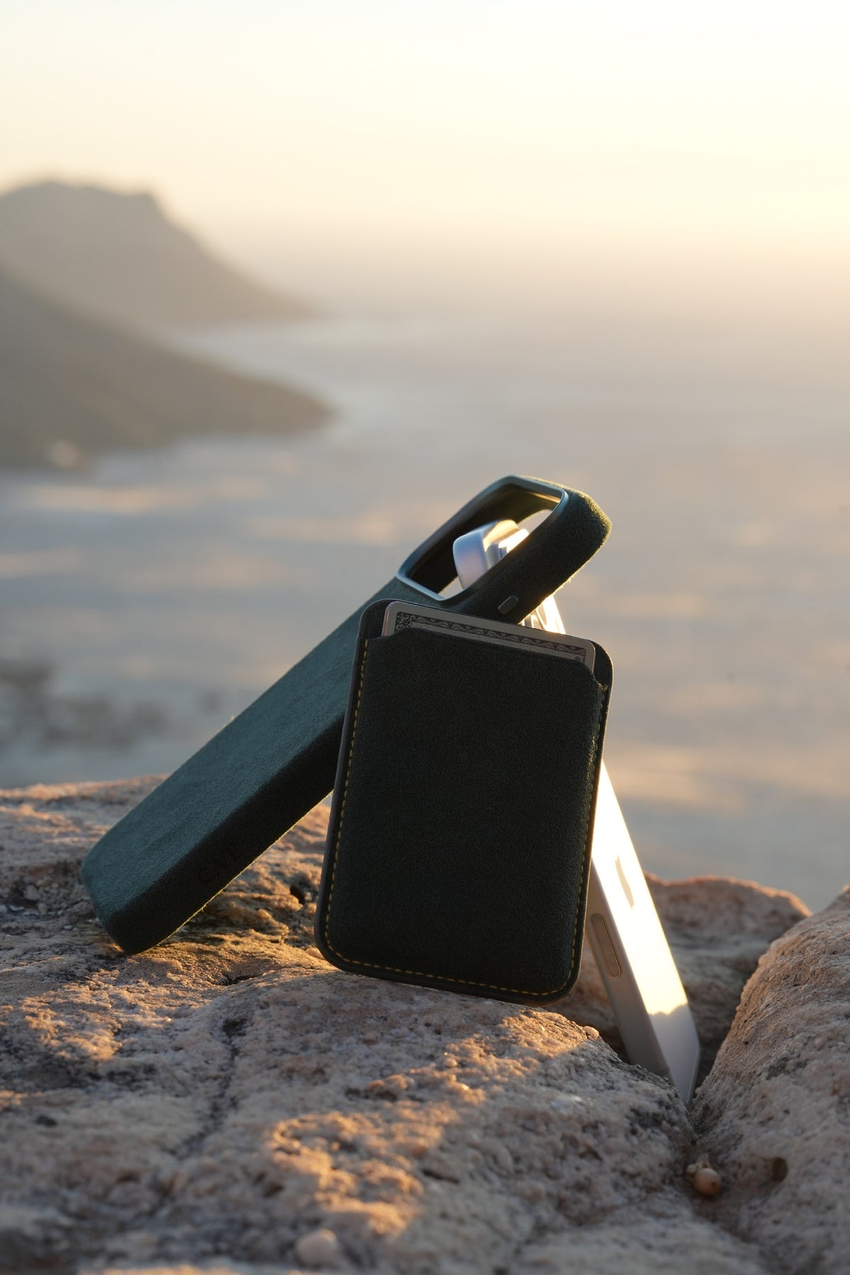 CAVE Alcantara MagSafe Wallet