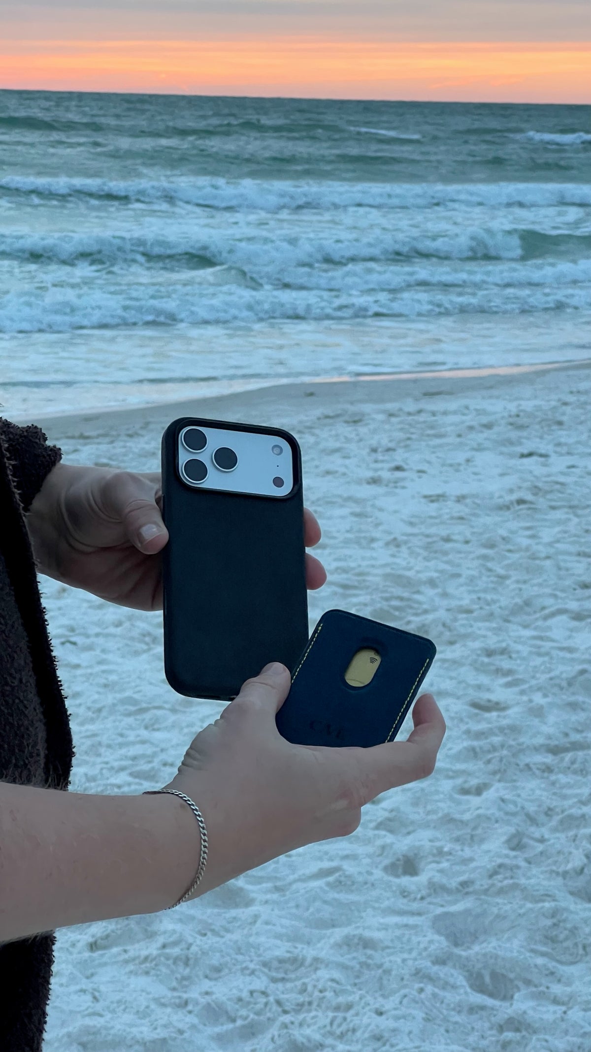 CAVE Alcantara MagSafe Wallet