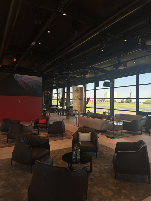 CAVE Luxuriöse VIP-Lounge an der Rennstrecke